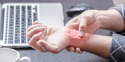 Image Syndrome du canal carpien : exercices efficaces pour soulager engourdissements et douleurs