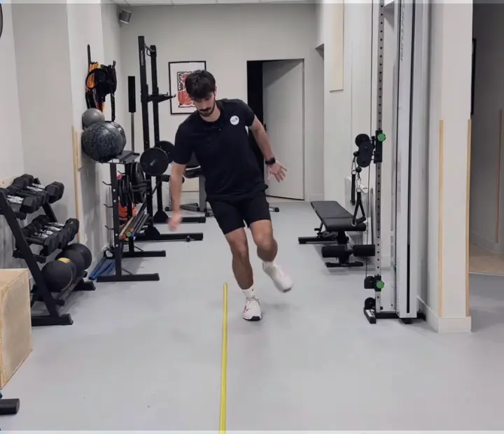 Crossover Hop Test - NeuroXtrain